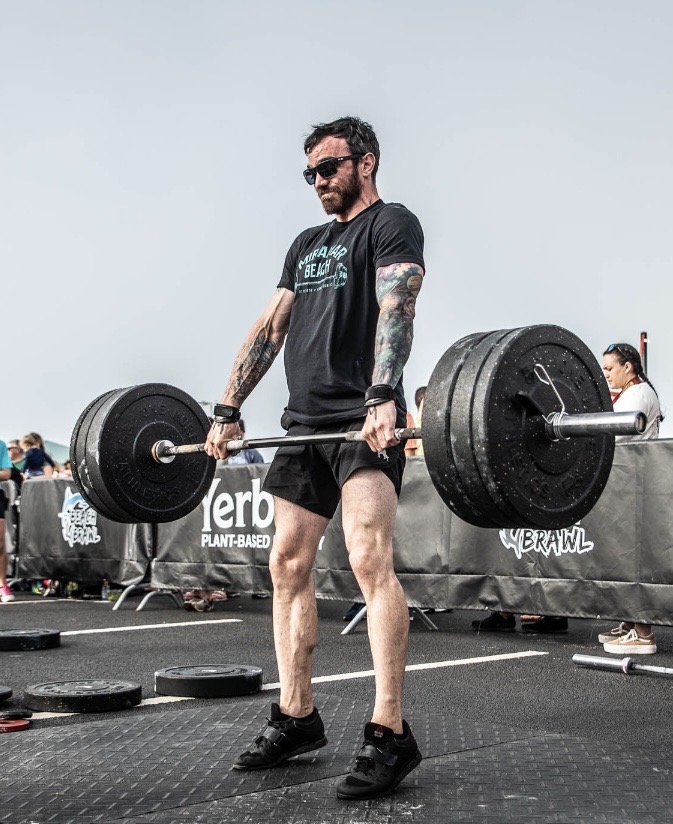 Eamon deadlifting at a competition